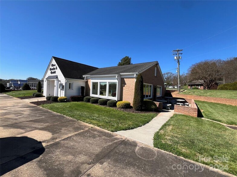 More Photos Of 604 Clark Dr, Lincolnton General Retail For Sale