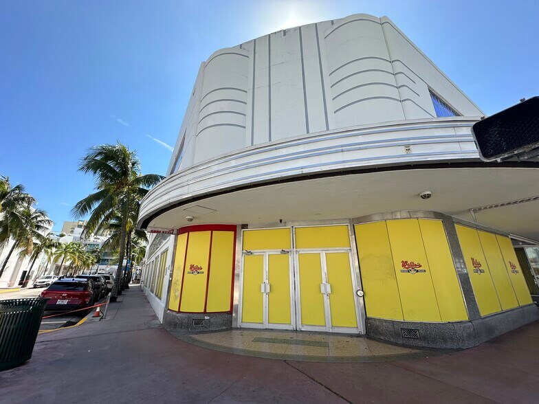 More Photos Of 220 Espanola Way, Miami Beach Storefront For Sale