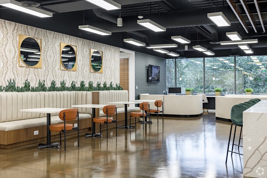 More Photos Of 3100 Interstate N Cir, Atlanta Office For Lease