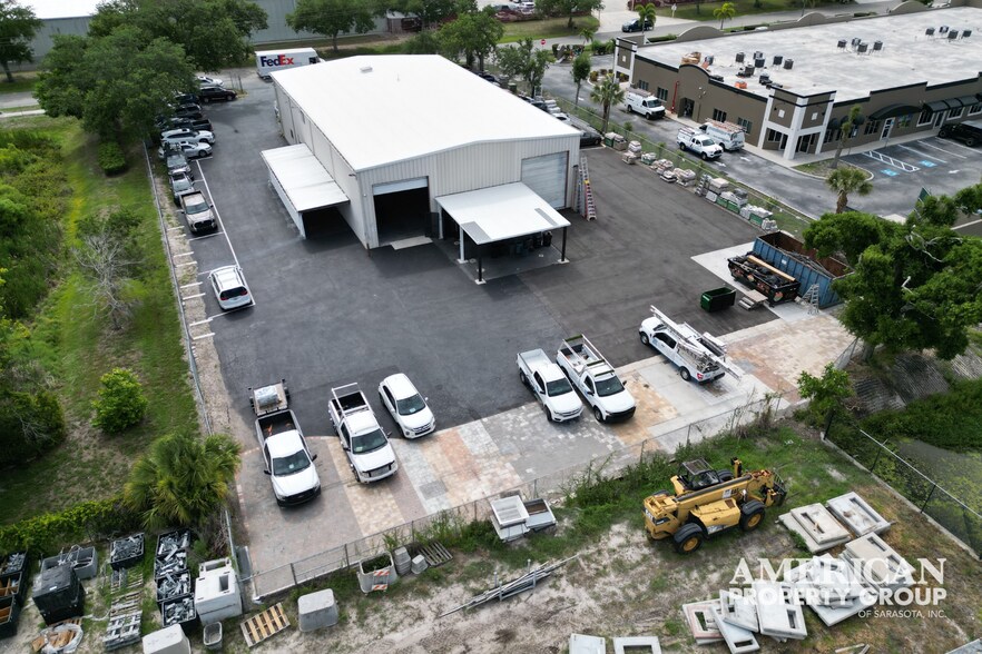 More Photos Of 5946 Clark Center Ave, Sarasota Warehouse For Lease