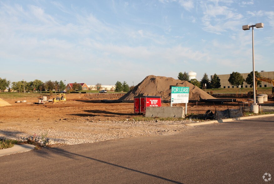 More Photos Of 421-449 Commerce Dr, Woodbury Freestanding For Lease