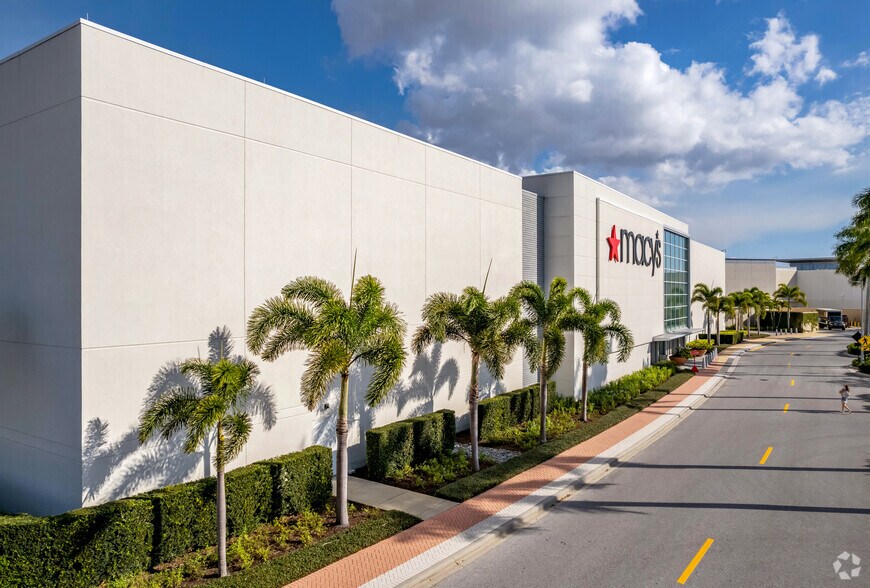 More Photos Of 140 University Town Center Dr, Sarasota Storefront For Lease