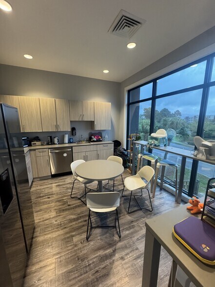 More Photos Of 1007 Olde Waterford Way, Leland Office For Sale