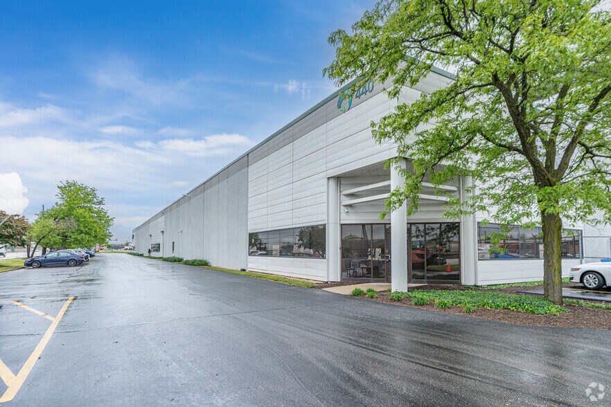 More Photos Of 400-440 N York Rd, Bensenville Warehouse For Lease