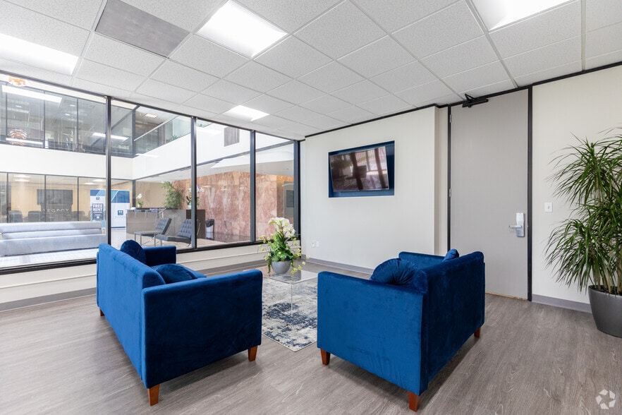 More Photos Of 1001 S Dairy Ashford Rd, Houston Office For Lease