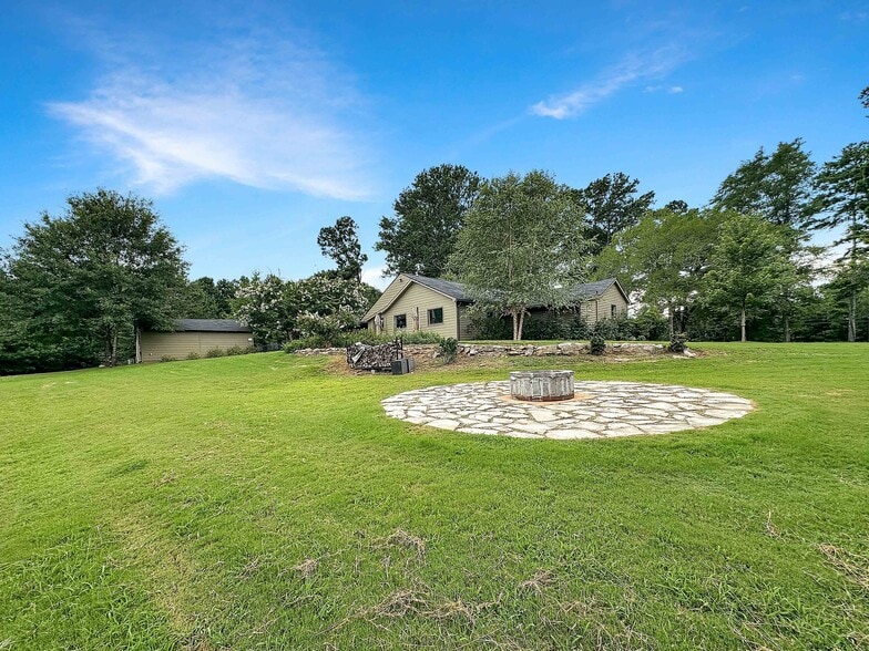 More Photos Of 8400 Atlanta Newnan Rd, Chattahoochee Hills Lodge Meeting Hall For Sale