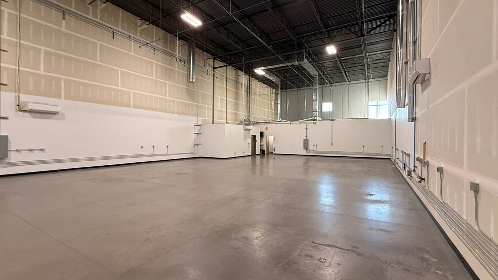 More Photos Of 4616 S Beehive Dr, St George Distribution For Lease