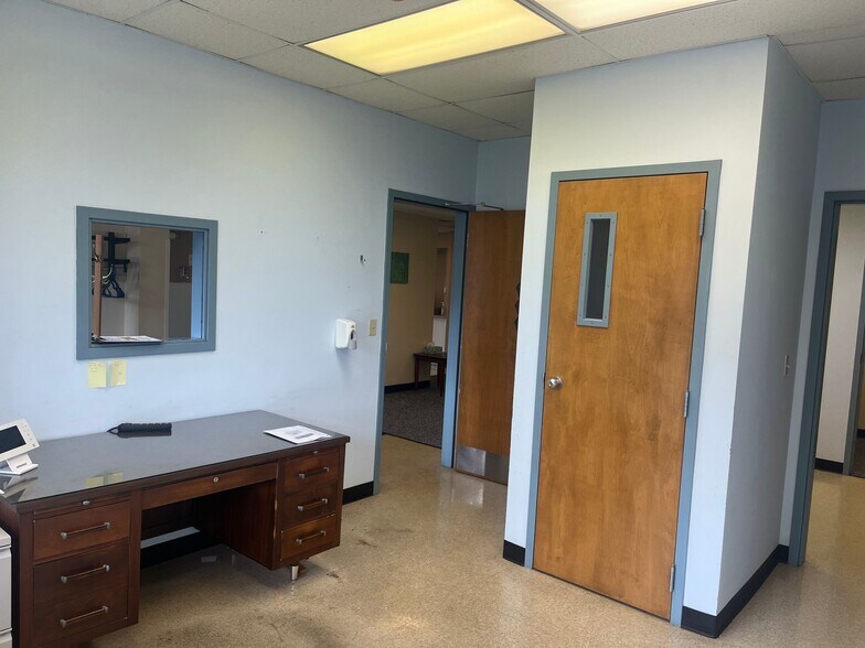 More Photos Of 12604A 3rd, Grandview Medical For Lease