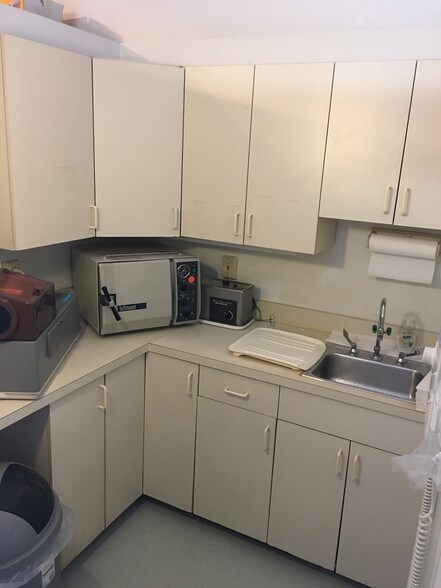 More Photos Of 19 Woodland St, Hartford Office For Sale