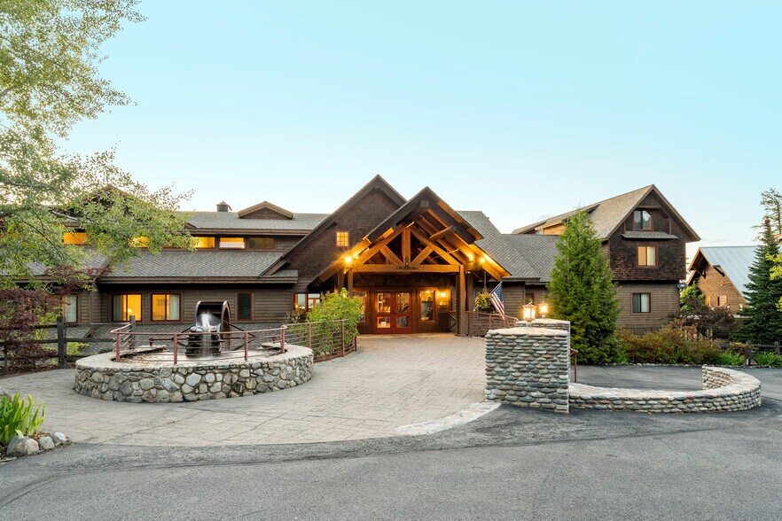 More Photos Of 41 Lakeshore Dr, Sagle Hotel For Sale