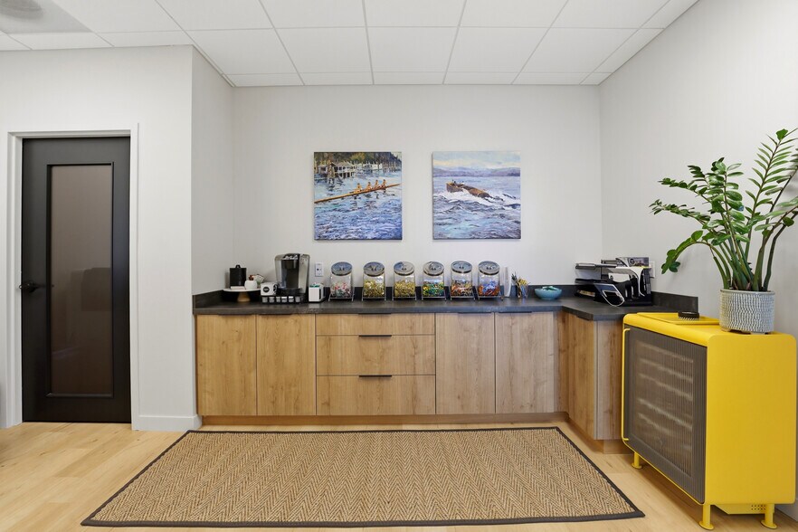 More Photos Of 9493 N Government Way, Hayden Office For Sale