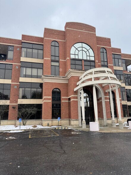 More Photos Of 822 Kumho Dr, Fairlawn Medical For Sale