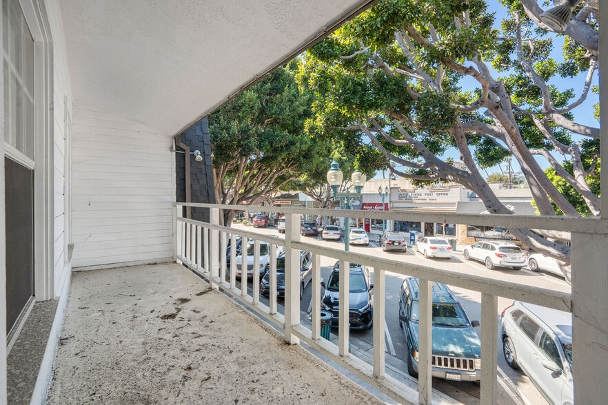 More Photos Of 224 Main St, Seal Beach Storefront For Sale