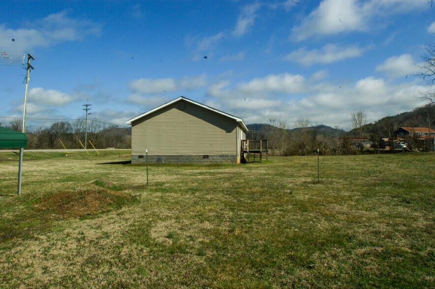 More Photos Of 420 Cherohala Skyway, Tellico Plains General Retail For Sale