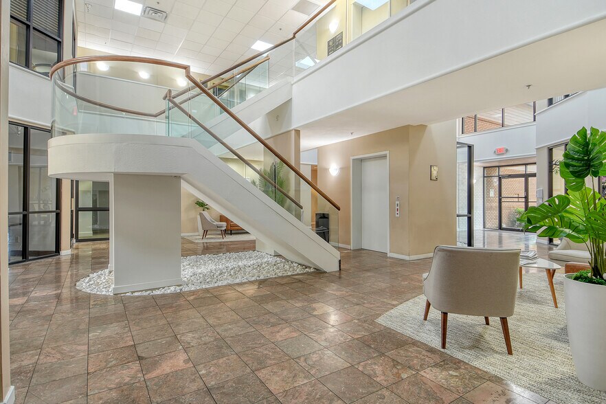 More Photos Of 3639-3711 Cortez Rd W, Bradenton Office For Lease