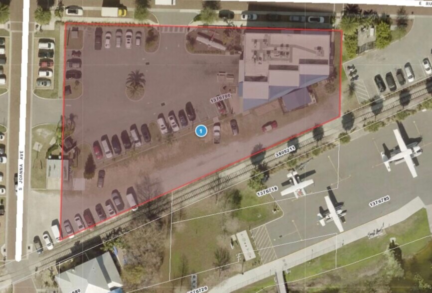More Photos Of 111 W Ruby St, Tavares Restaurant For Sale