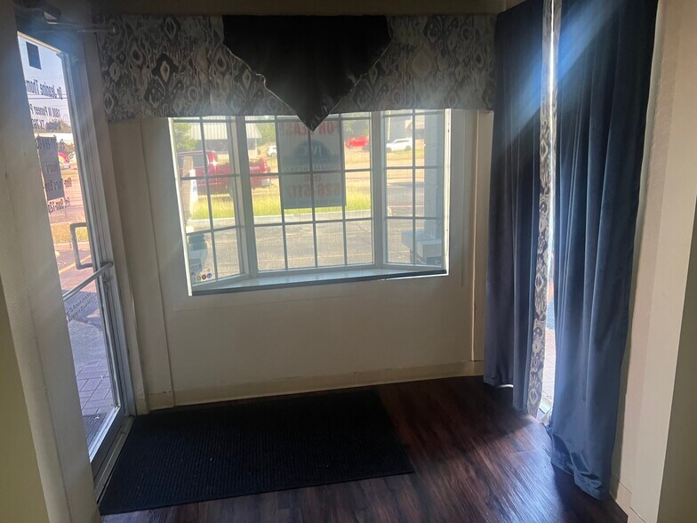 More Photos Of 1800 W Pioneer Pky, Arlington Medical For Lease