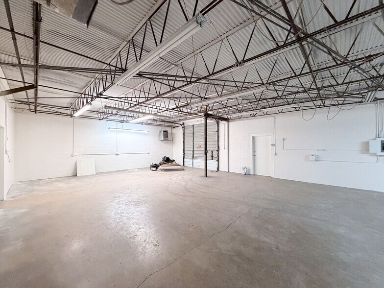 More Photos Of 511-513 W Rhapsody Dr, San Antonio Service For Lease