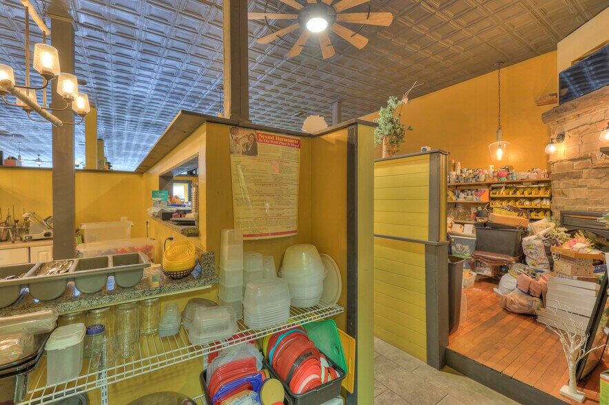 More Photos Of 108 W Walnut St, Smithville Restaurant For Sale