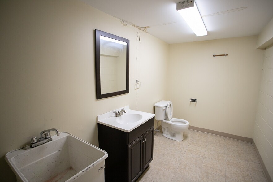 More Photos Of 105 Main St, Bangor Apartments For Lease