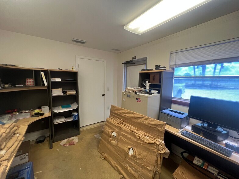 More Photos Of 264 Bahama St, Venice Office For Lease