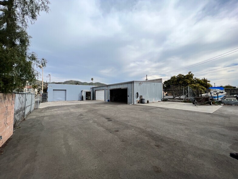 More Photos Of 1858 E Thompson Blvd, Ventura Auto Dealership For Lease