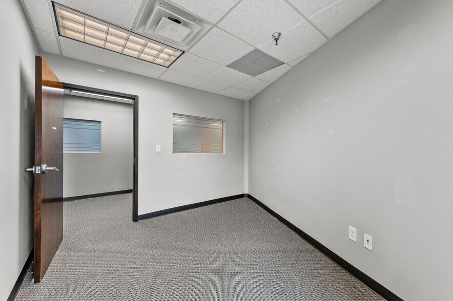 More Photos Of 3730 S Elizabeth St, Independence Medical For Lease