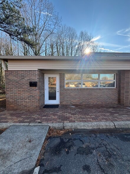 More Photos Of 3640 Westgate Center Cir, Winston-Salem Office For Lease