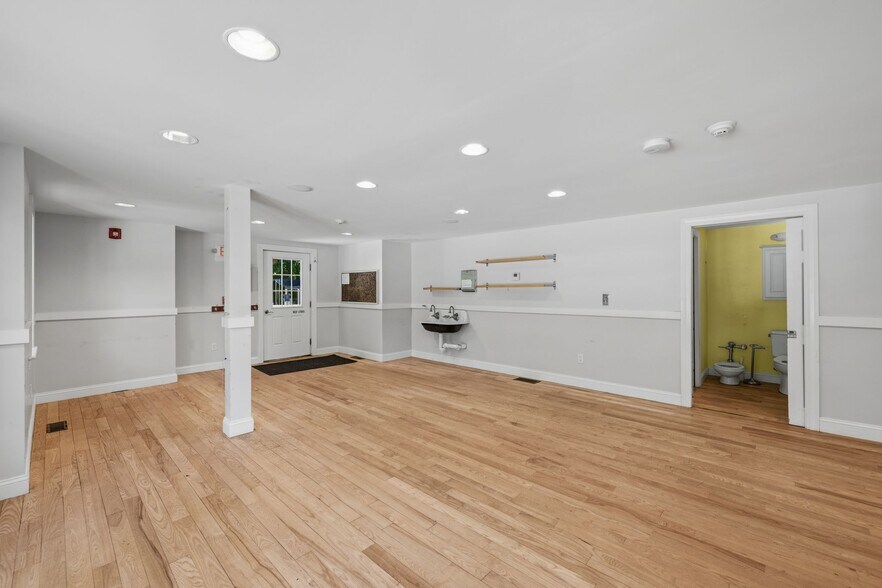 More Photos Of 181 Main St, Rowley Medical For Sale