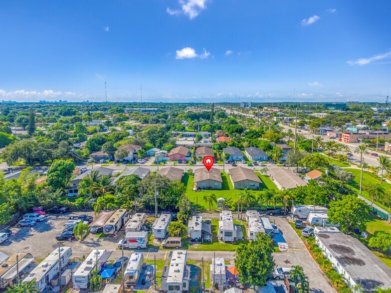 More Photos Of 5923 Pierce St, Hollywood Multifamily For Sale