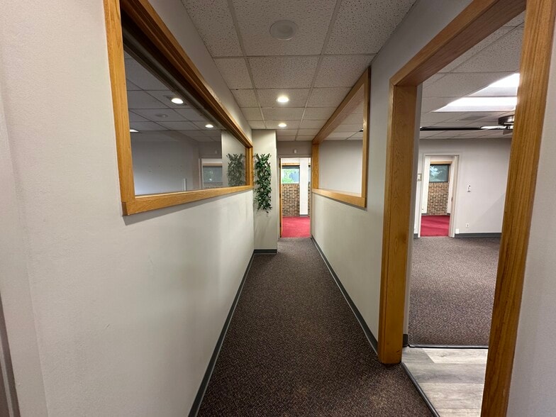More Photos Of 33900 Schoolcraft Rd, Livonia Serviced Offices For Lease
