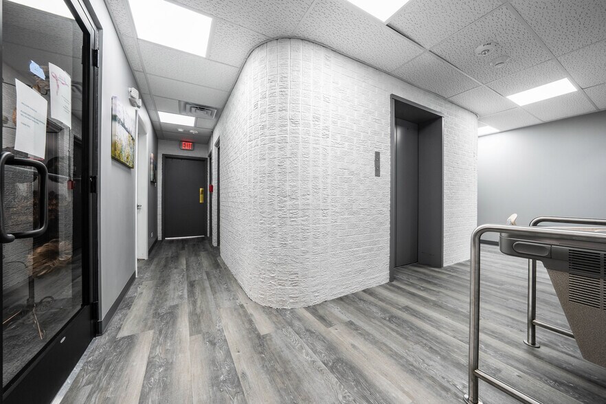 More Photos Of 4550 W 103rd St, Oak Lawn Unknown For Lease