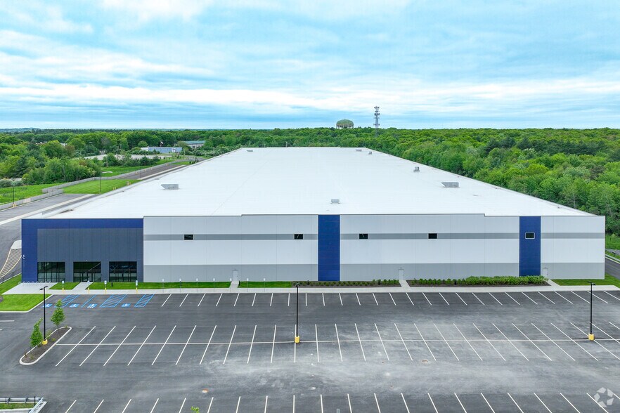 More Photos Of 211 Highland St, East Bridgewater Distribution For Lease