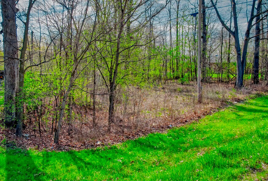 More Photos Of 2324 Hillegas Rd, Fort Wayne Specialty For Sale