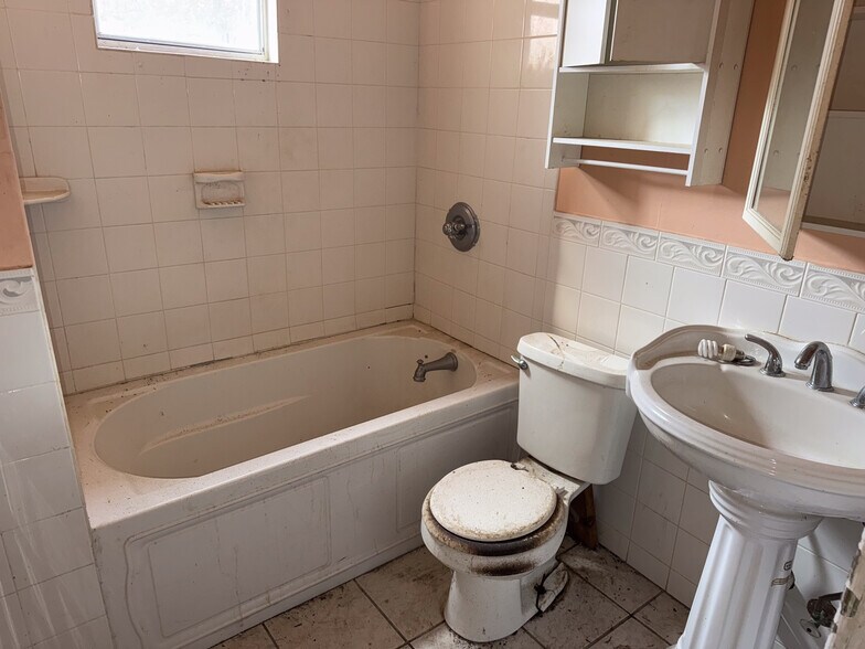 More Photos Of 2815 Wicklow St, Savannah Office For Sale