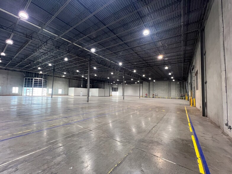 More Photos Of 140 Congress Blvd, Duncan Service For Lease