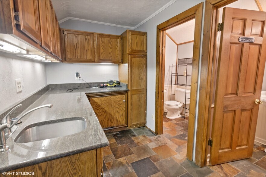 More Photos Of 438 N Hough St, Barrington Office For Sale