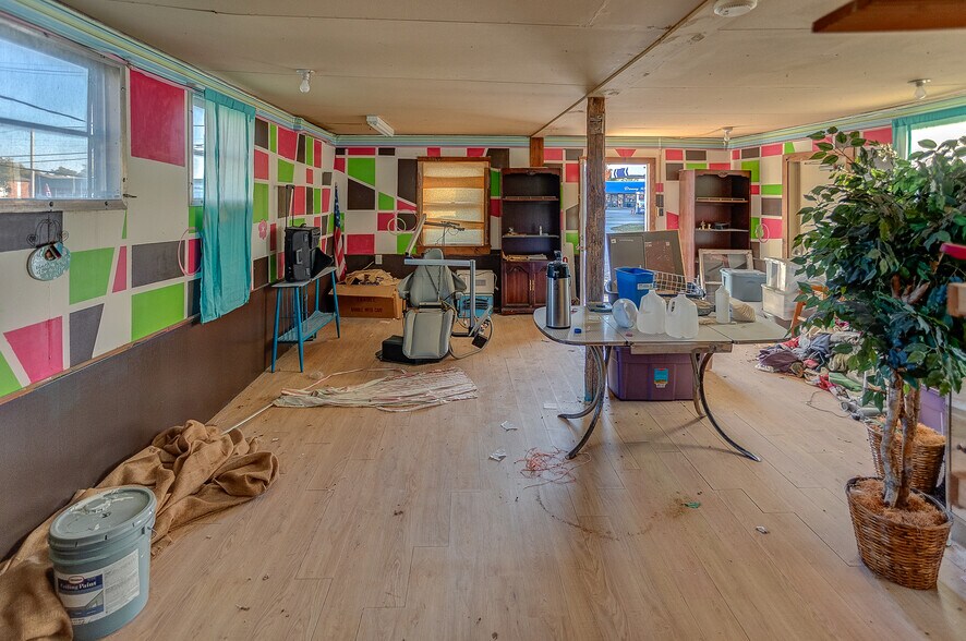 More Photos Of 607 E Lyons St, Marissa Medical For Sale