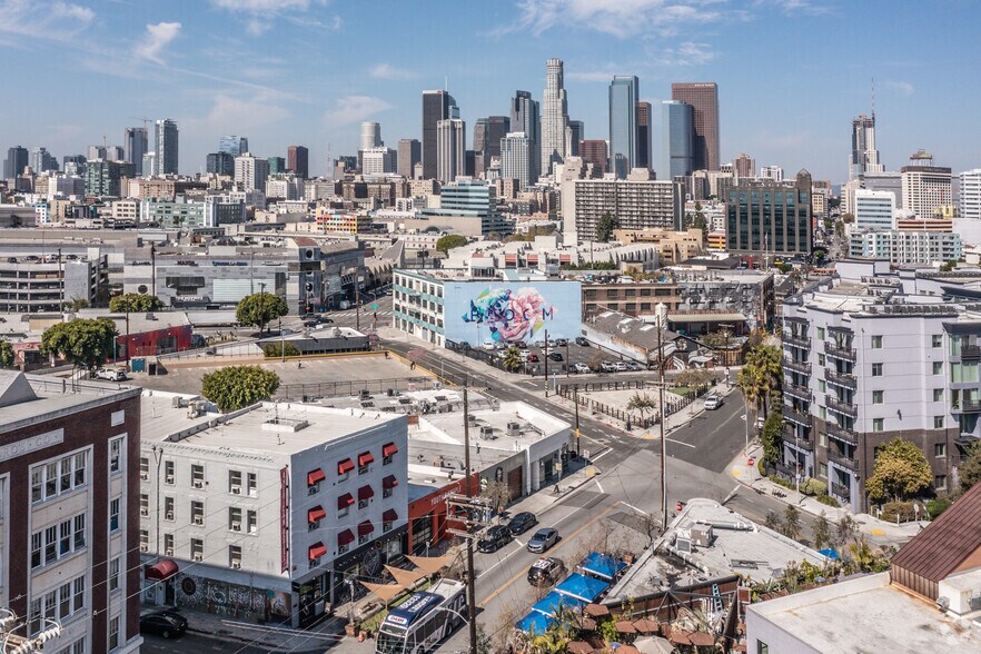 More Photos Of 734-744 E 3rd St, Los Angeles Storefront For Lease