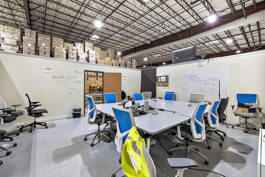 More Photos Of 4333-4335 W Fort St, Detroit Distribution For Lease