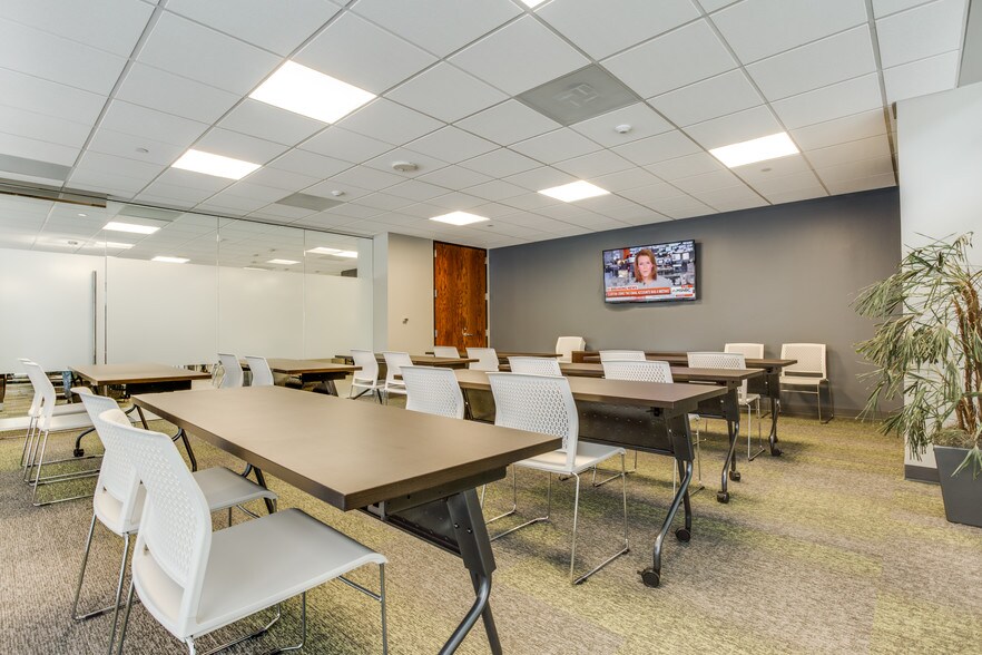 More Photos Of 14881 Quorum Dr, Dallas Office For Lease