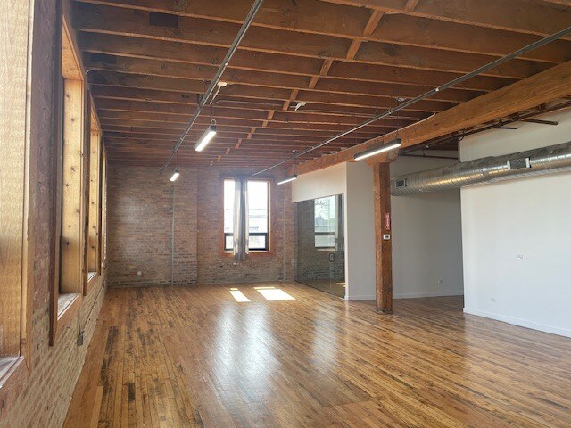 More Photos Of 2130-2140 W Fulton St, Chicago Flex For Lease