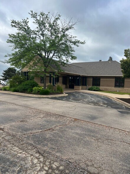 More Photos Of 6825 Weaver Rd, Rockford Funeral Home For Sale