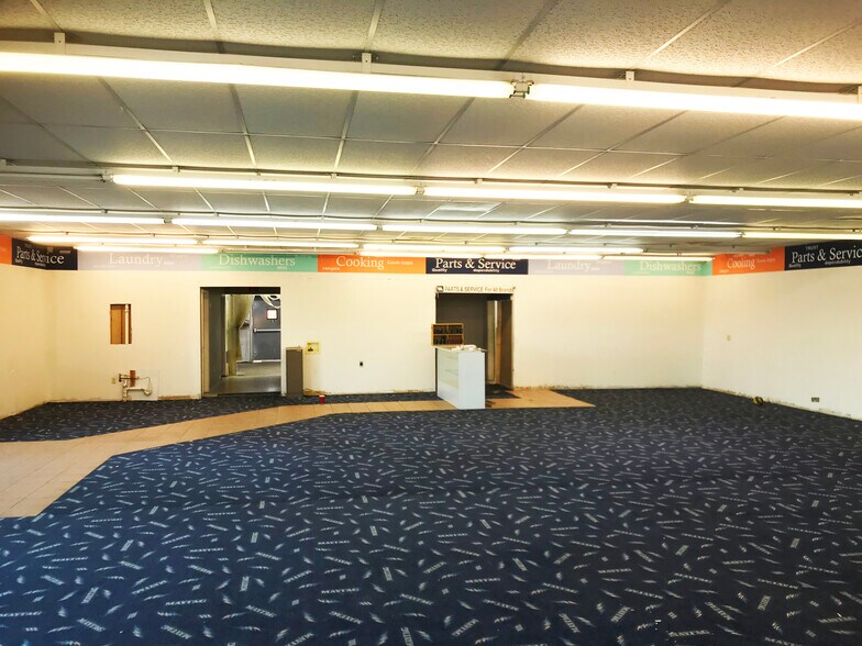 More Photos Of 2108 Paris Rd, Columbia General Retail For Lease