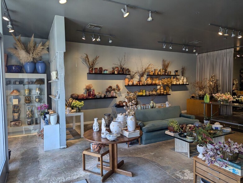 More Photos Of 638-644 N Robertson Blvd, West Hollywood General Retail For Lease