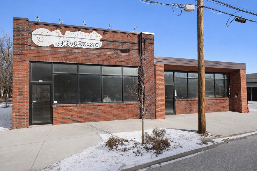 More Photos Of 2307 University Ave, Des Moines Restaurant For Lease