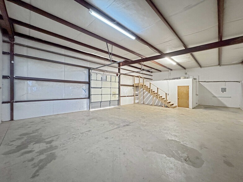 More Photos Of 1601 23rd Ave, Tuscaloosa Light Distribution For Lease