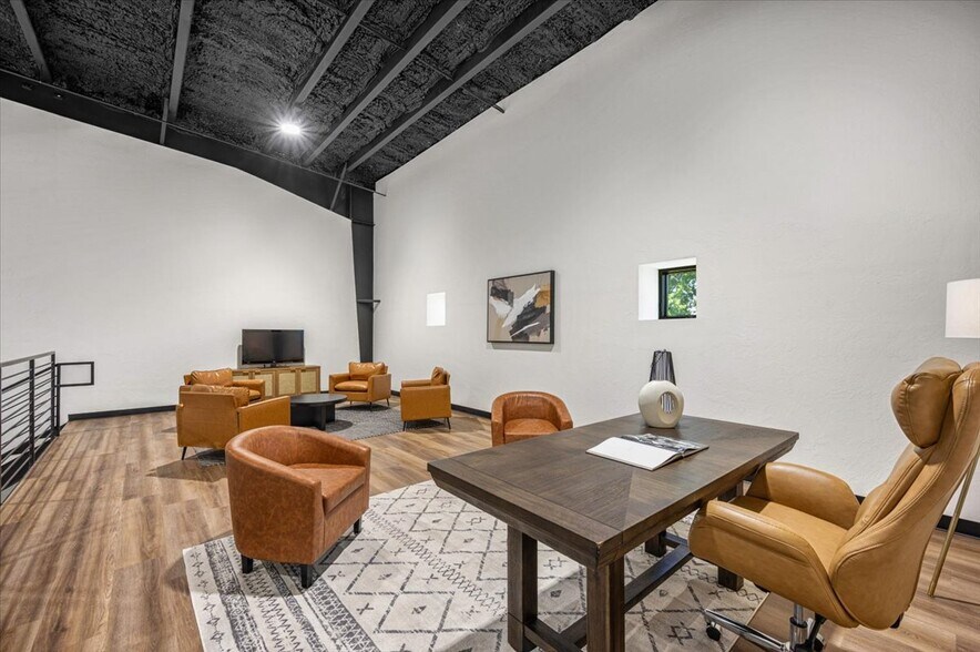 More Photos Of 1229 NW 122nd St, Oklahoma City Light Manufacturing For Sale