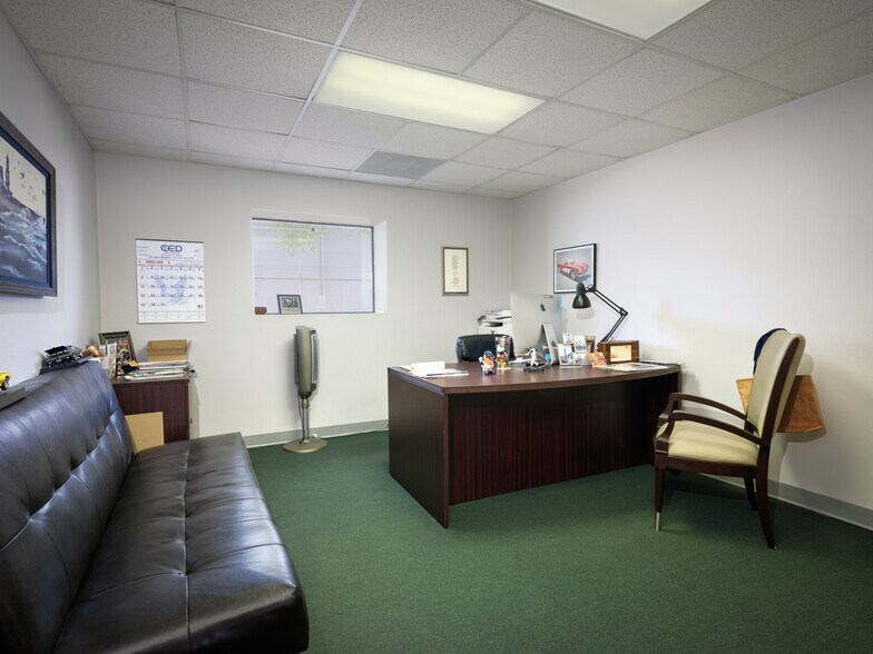 More Photos Of 2229 Whitfield Park Dr, Sarasota Warehouse For Sale