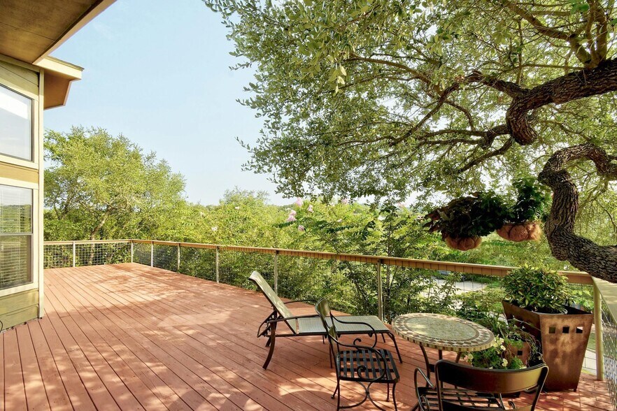 More Photos Of 21201 Kathy Ln, Spicewood Loft Creative Space For Sale